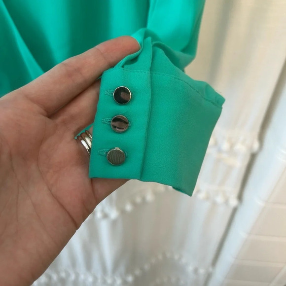 White House Black Market greee blouse with silver buttons size XS - Picture 4 of 10